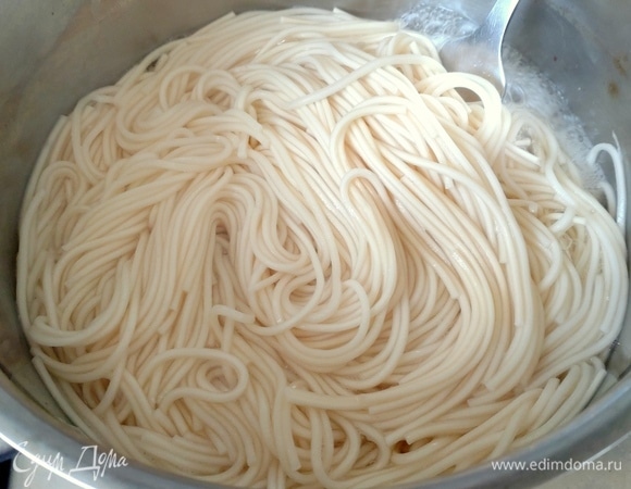 Сварить лапшу.