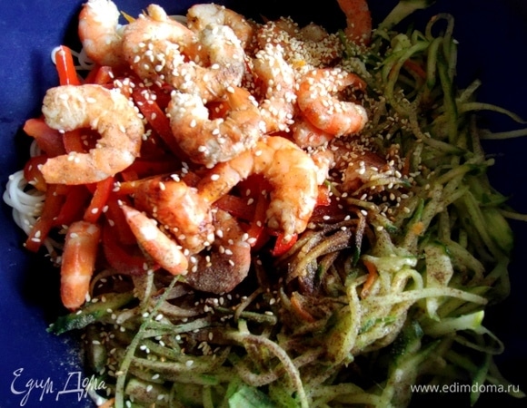 И жареным кунжутом.