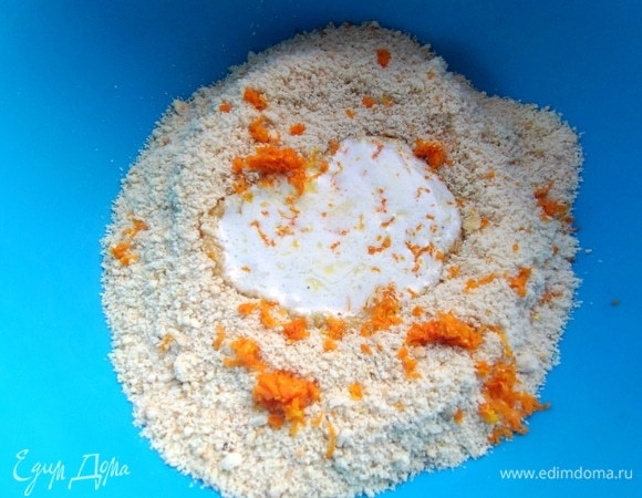 Добавила цедру апельсина (или лимона).