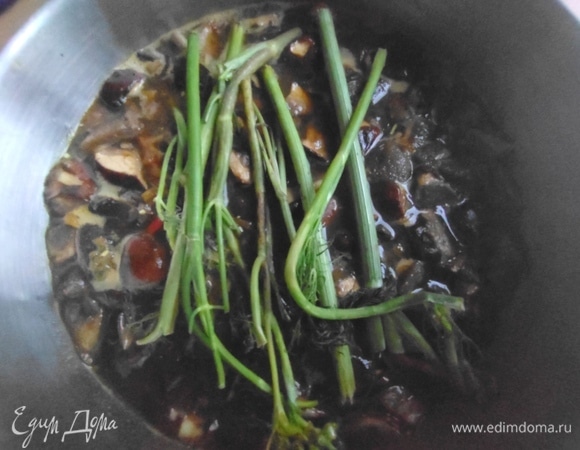 Для аромата положила в суп укропные стебли, потом достала.