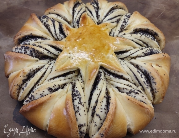 Готовому пирогу дать остыть на решетке.