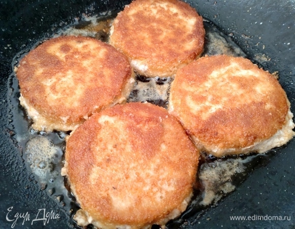 Обжарить с двух сторон.