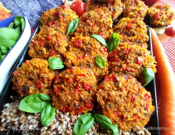 Подаем с любым гарниром, например с гречкой.