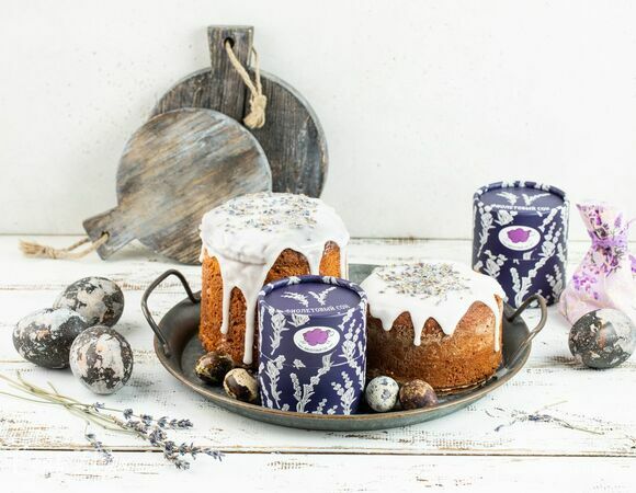 Полейте глазурью куличи и украсьте их ароматными цветами лаванды «Фиолетовый сон».