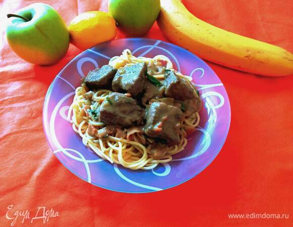 Подаем с любимым гарниром. Я люблю печень с макаронами, обильно полив соусом. Воспоминания из детства. Приятного аппетита!