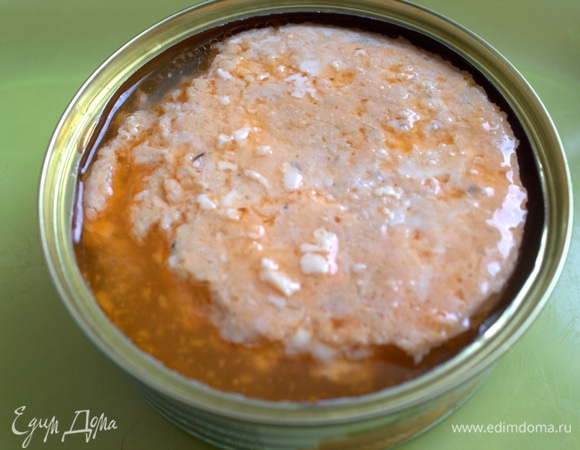 Можно использовать жареную или малосольную рыбу. У меня в запасе был фарш из лосося.