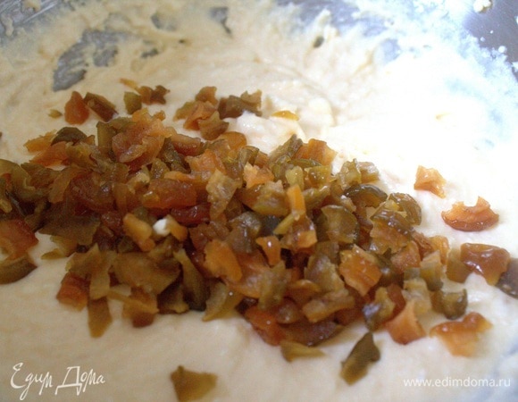 Добавить в тесто.