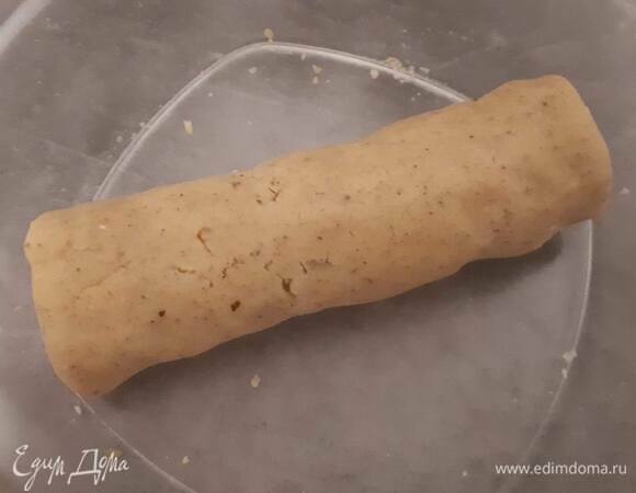 Добавьте флердоранжевую воду и соберите тесто в шар. Поставьте в холодильник на полчаса.