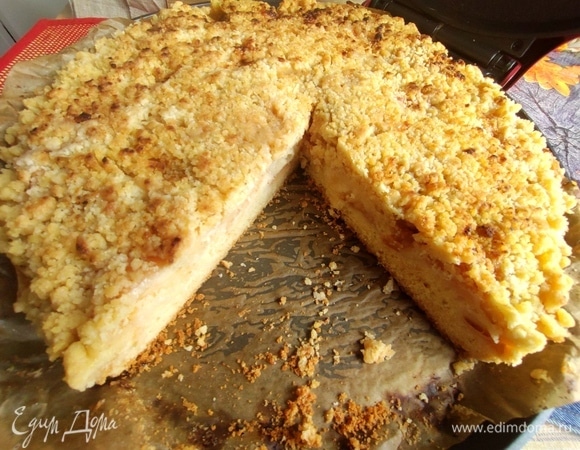 Выпекать 30 минут при 180°C. Если верх подгорает, накрыть фольгой или пергаментом. Я выпекала в пиццамейкере.