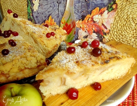 Пирог пористый, в нем много начинки.