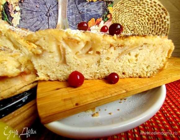 Мне понравилось, что пирог не приторный, в меру влажный.