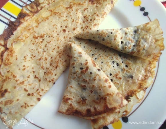 Складываем пополам или треугольником.