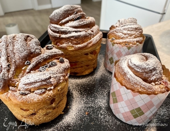 Краффин становится очень красивым, если посыпать его сахарной пудрой.