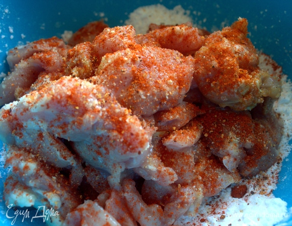 С приправами.