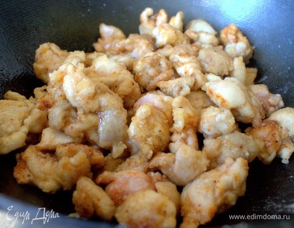 Обжарить в масле.