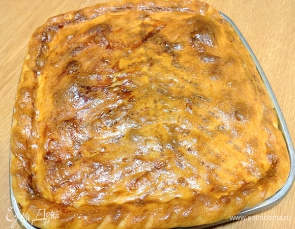 Выпекала 40 минут при 180°C. Размер пирога — 28 см на 17 см.