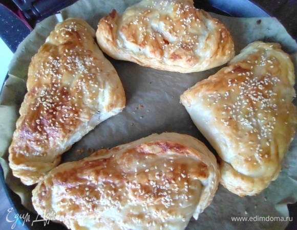 Я выпекала в пиццамейкере (сковорода, которая печет верх и низ) 25 минут.