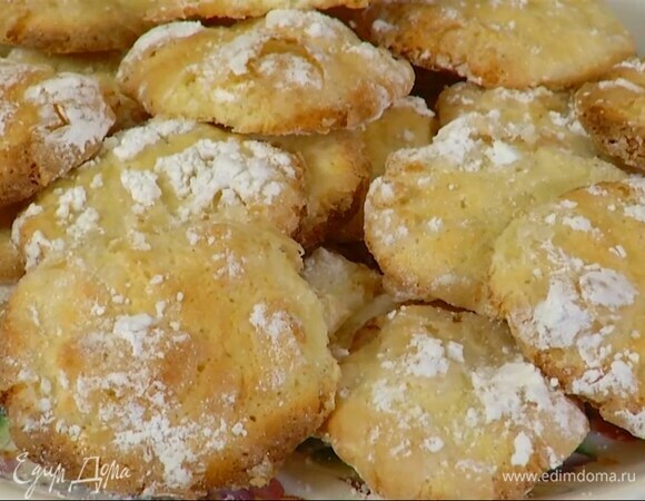 Выпекать печенье в разогретой духовке 18–20 минут.