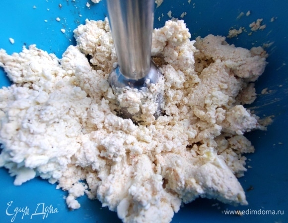 Творожную массу я еще пробила блендером.