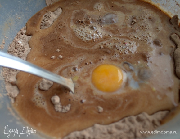 Вбить яйцо и все перемешать.