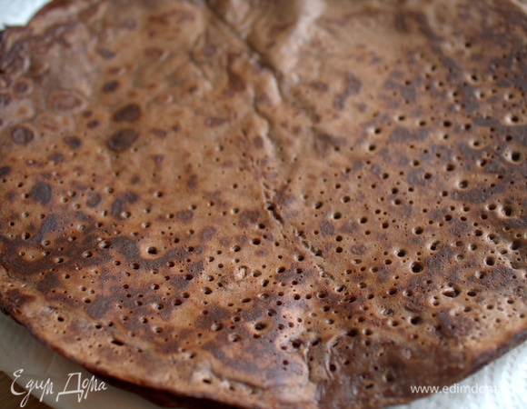 Для рулета блины можно приготовить заранее.