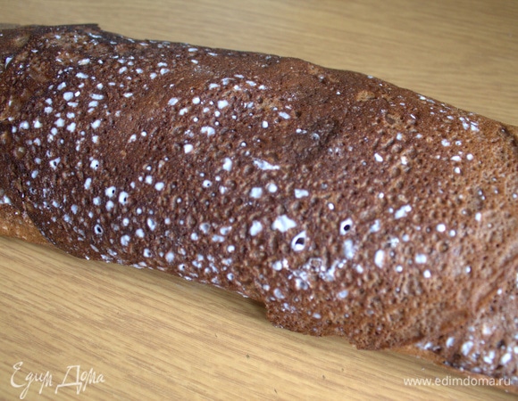 Отправляем рулет в холодильник на пару часов. В идеале — на ночь.