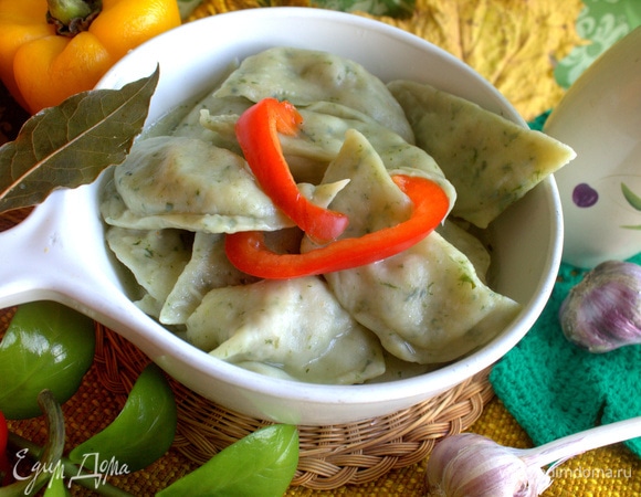 Подаем с чем любите: со сметаной, майонезом, соевым соусом.