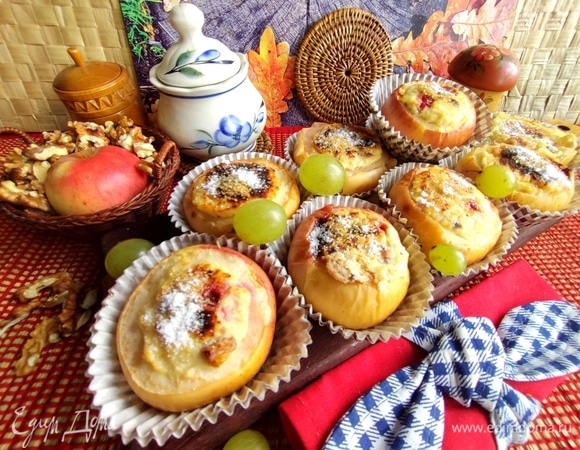 Подаем яблоки в теплом или остывшем виде.