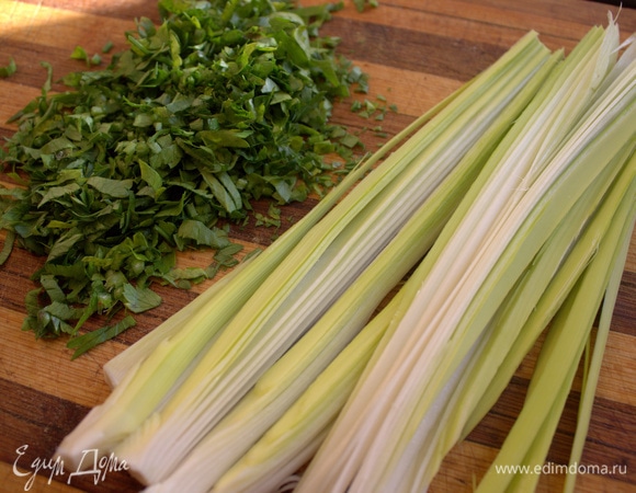 Зелень порубить.