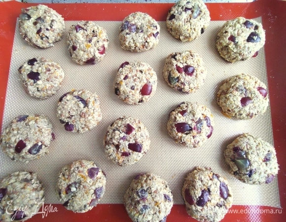 Я выпекала на силиконовом коврике, не смазывала.