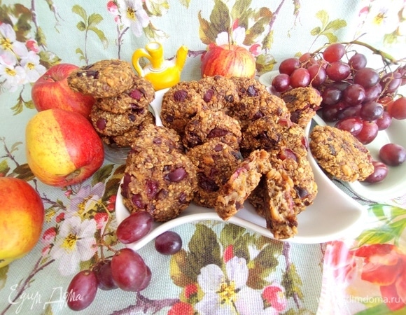 Печенье держит форму, не крошится. Отлично брать с собой.