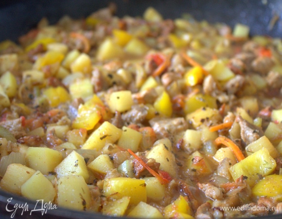 Тушить все под крышкой 20 минут.