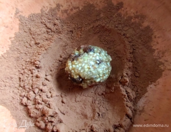 Обвалять в какао.