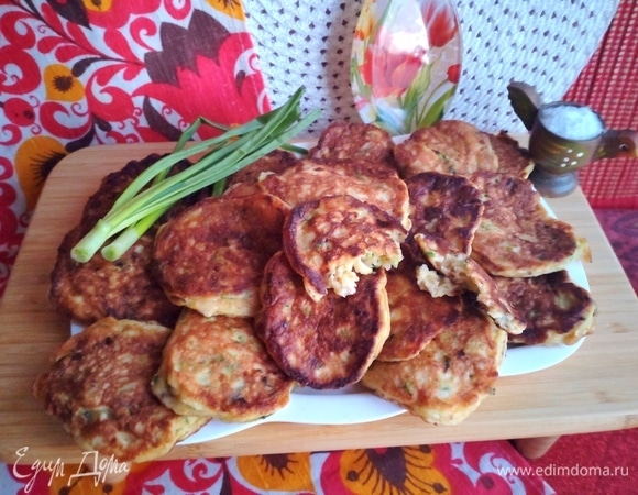 Получилось 18 оладушек.