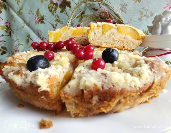 Пирог мягкий и на столе не черствеет. Высота пирога — 5 см.