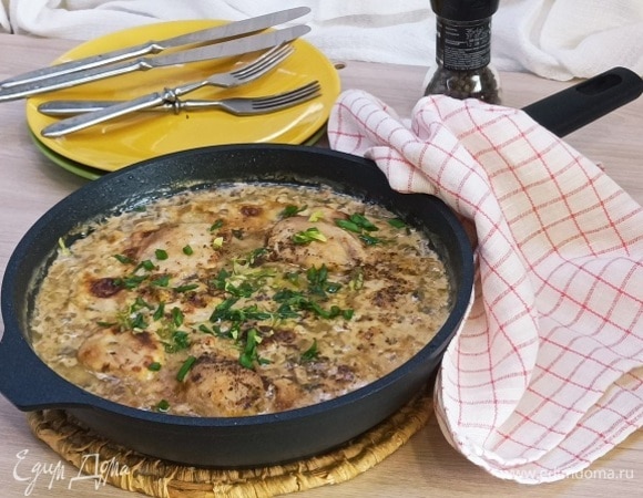 Подаем с зеленью и любимым гарниром.