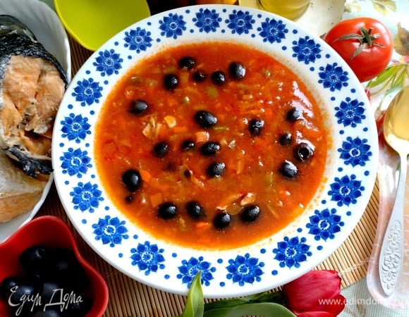 Можно солянку подать и без рыбы по желанию.