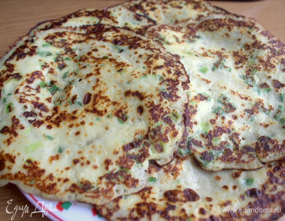 Нежные блины с хрустящими краешками получаются.