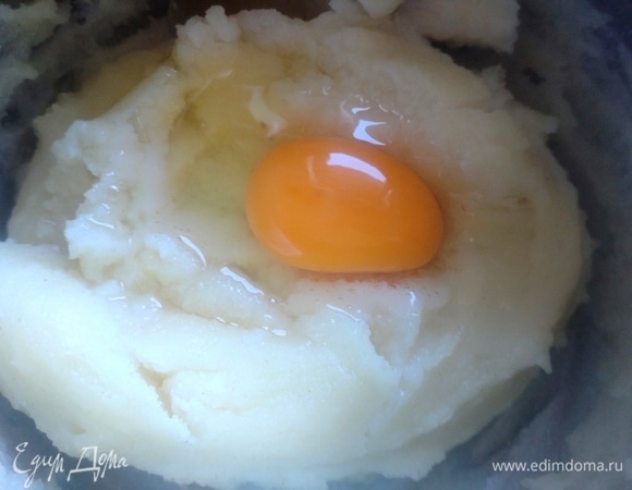 Остудить, вбить яйцо.