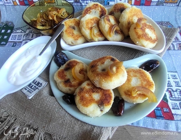 Подать со сметаной.