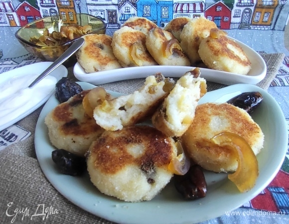 В остывшем виде они уплотняются, но тоже съедаются как пирожки.