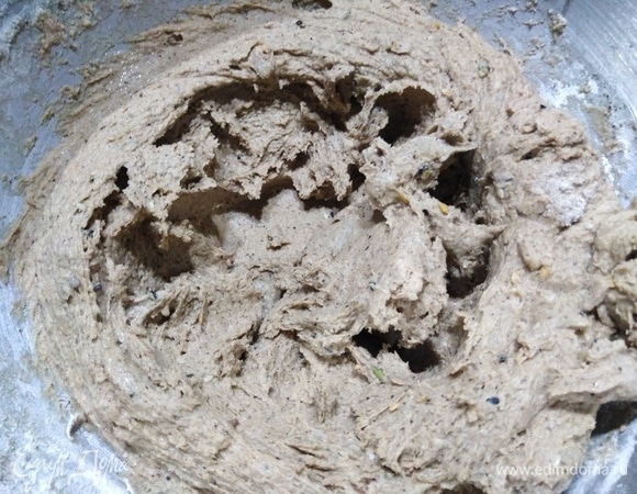 Замесить тесто.