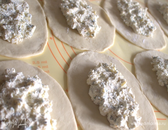 Распределить начинку.