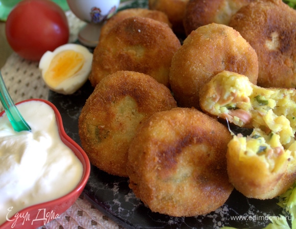 Можно подать со сметаной.