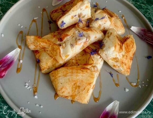 А это художественная подача блинчика с карамелью, снимал сын.