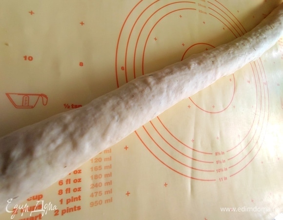 Получается длинный тонкий рулет.