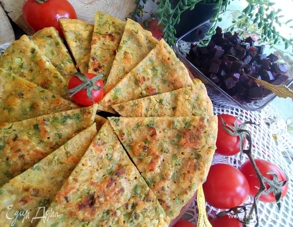 Эти лепешки хорошо подать к супу вместо хлеба или просто с кофе или сладким чаем.