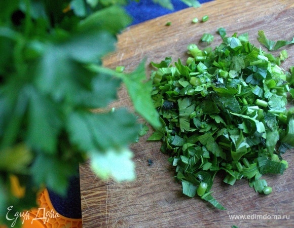 Петрушку порубить.