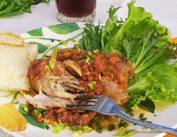 Вот такая нежная курочка получилась. Приятного аппетита и сытного обеда!