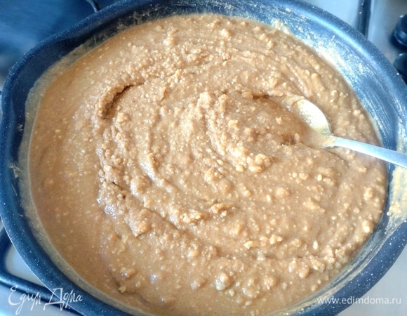 Мешать до загустения на маленьком огне.